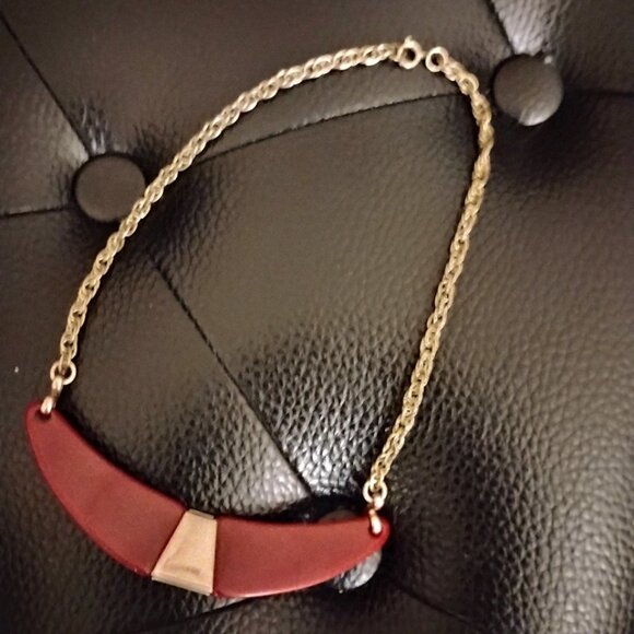 Sarah Coventry Elegant Pendant Red with Gold tone accents Necklace Chocker - Picture 2 of 11